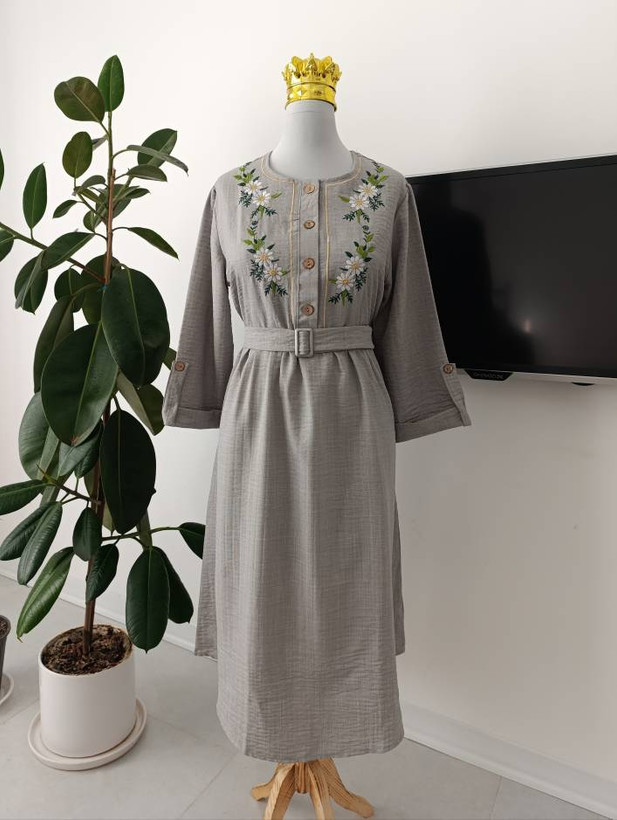 مانتو بلند جلو بسته گلدوزی زنانه (پیراهن جلو دکمه)
