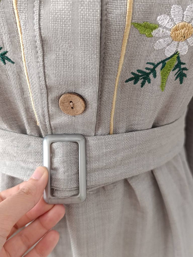 مانتو بلند جلو بسته گلدوزی زنانه (پیراهن جلو دکمه)