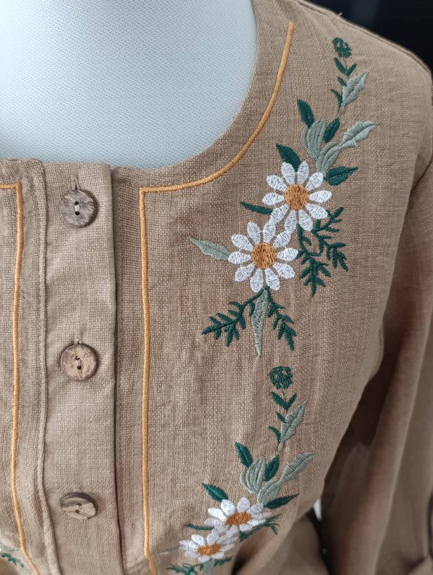 مانتو بلند جلو بسته گلدوزی زنانه (پیراهن جلو دکمه)
