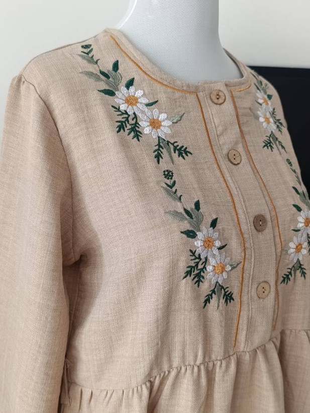 مانتو بلند جلو بسته گلدوزی زنانه (پیراهن جلو دکمه)