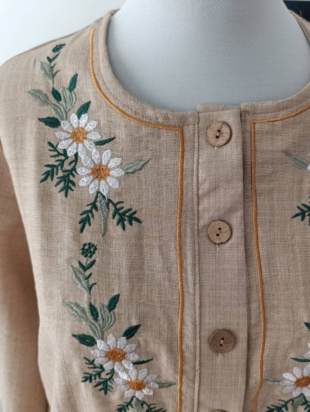 مانتو بلند جلو بسته گلدوزی زنانه (پیراهن جلو دکمه)